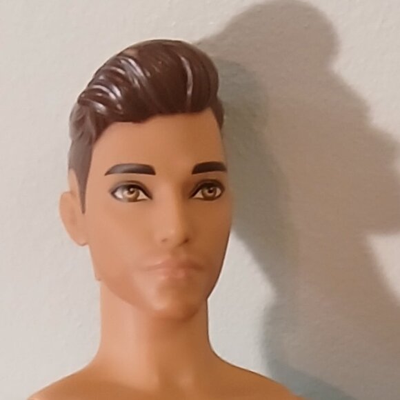 Set of 3 Barbies with pool/hot tub and extra swim trunks - Picture 7 of 8